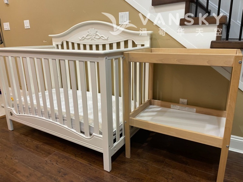 230827154627_Crib and changing table.jpg